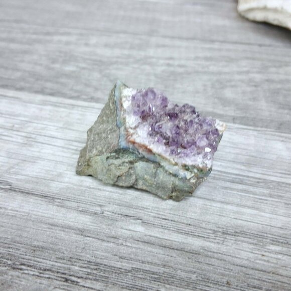 Amethyst crystal cluster - Picture 2 of 3